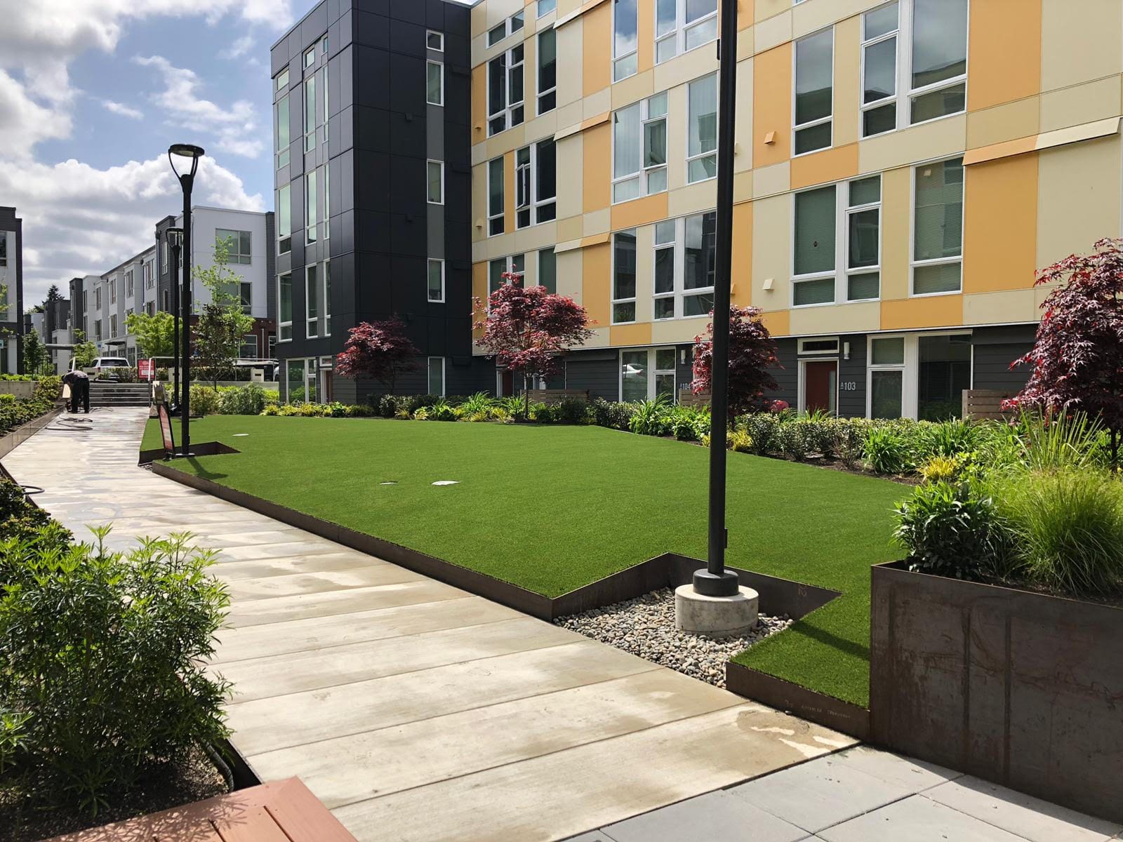 commercial-landscaping-artificial-turf