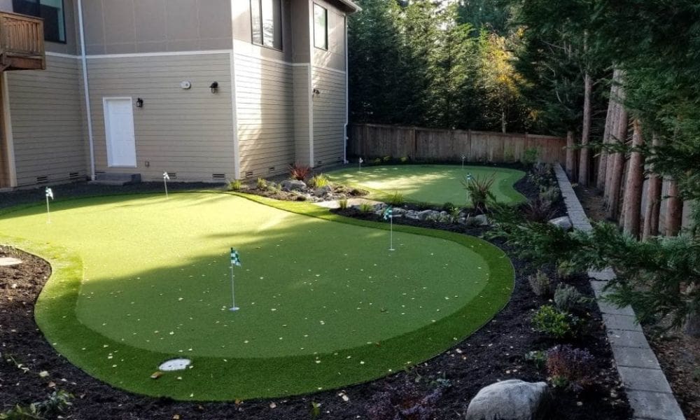What To Know When Installing a Putting Green in Your Yard