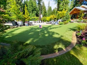 Synthetic turf yard with an american flag in the middle